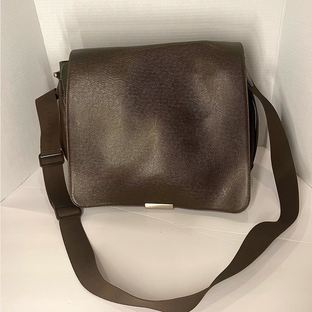 Louis Vuitton brown Taiga leather crossbody bag